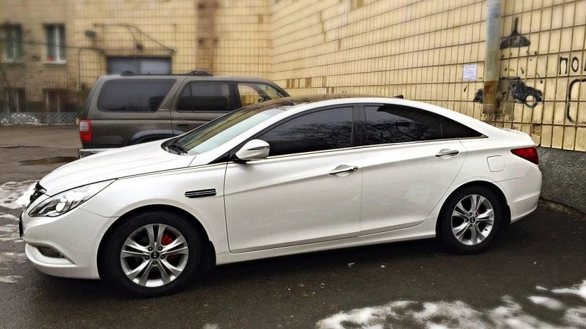 Hyundai Sonata белая