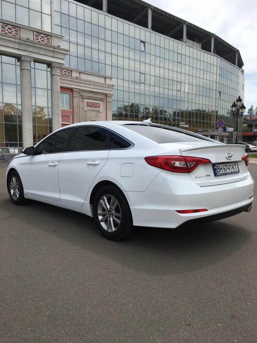 Hyundai Sonata белая