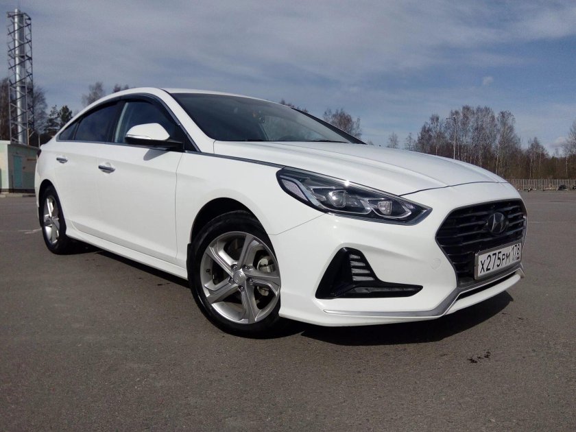 Hyundai Sonata белая