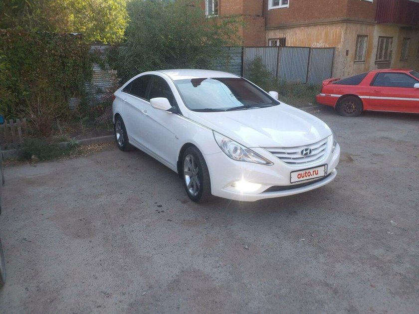 Hyundai Sonata 2011 панорамная крыша