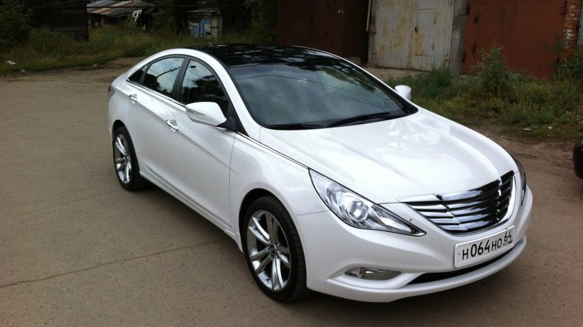 Хендай Соната белая с черной крышей