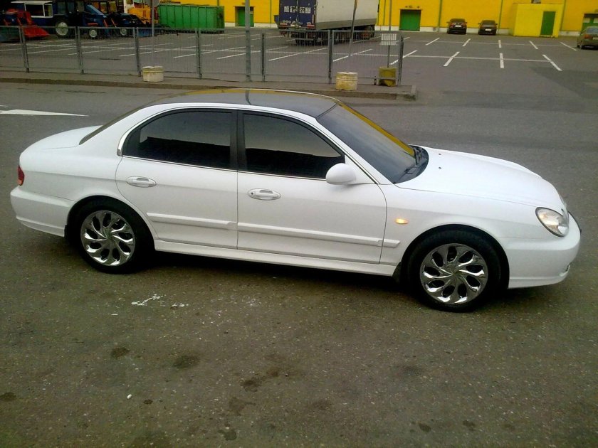 Hyundai Sonata EF r18