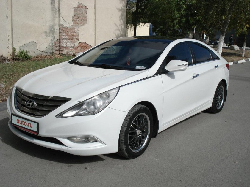 Хендай Соната белая