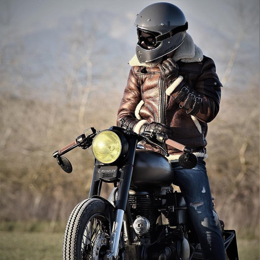 Мотошлем кафе рейсер