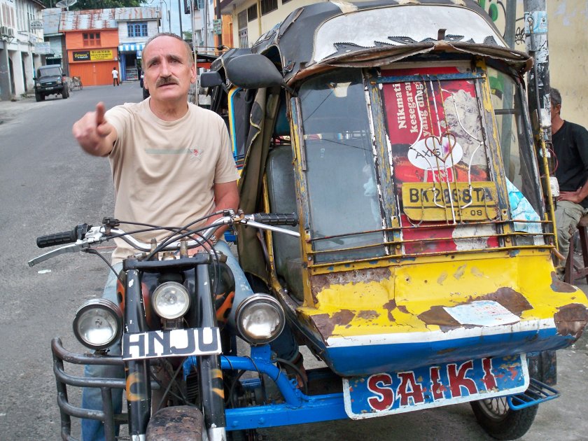 Моторикша мотороллер