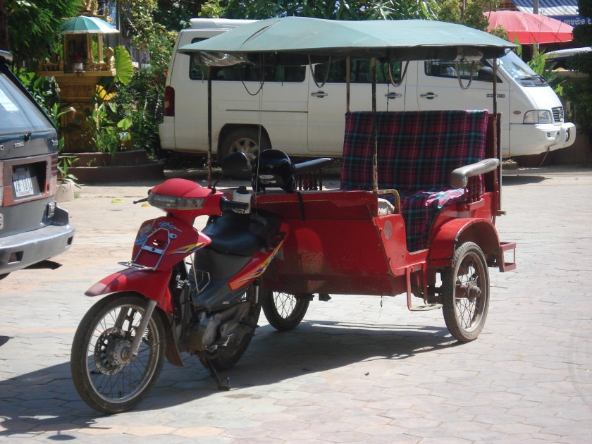 Моторикша тук-тук