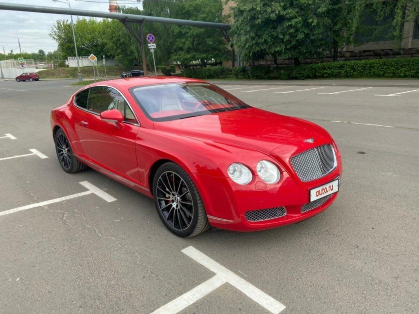 Бентли бело красный