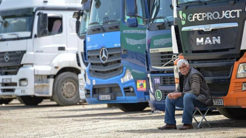 Очередь грузовиков на границе с Азербайджаном