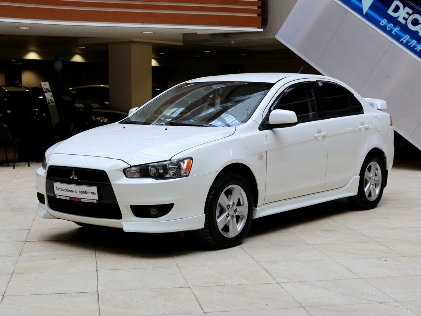 Mitsubishi Lancer 10 белый