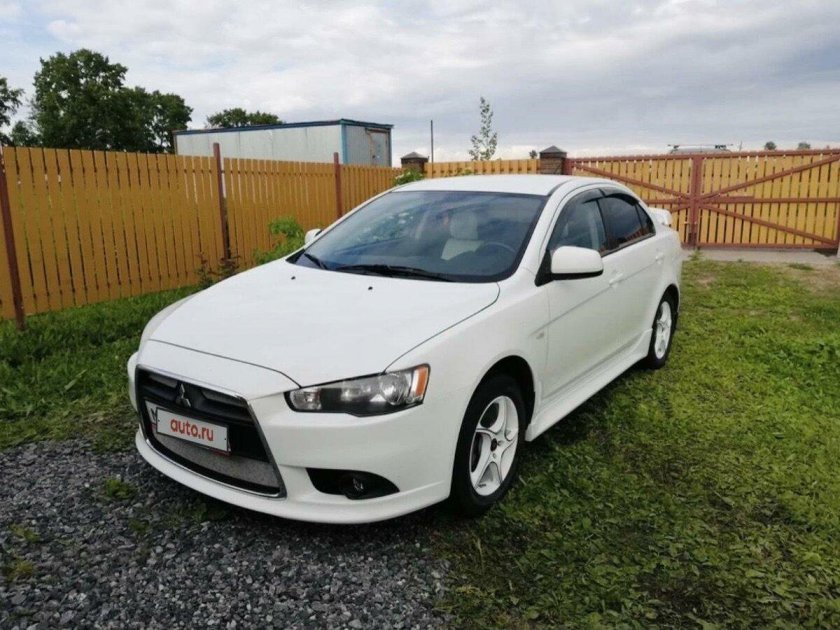 Лансер 10 белый