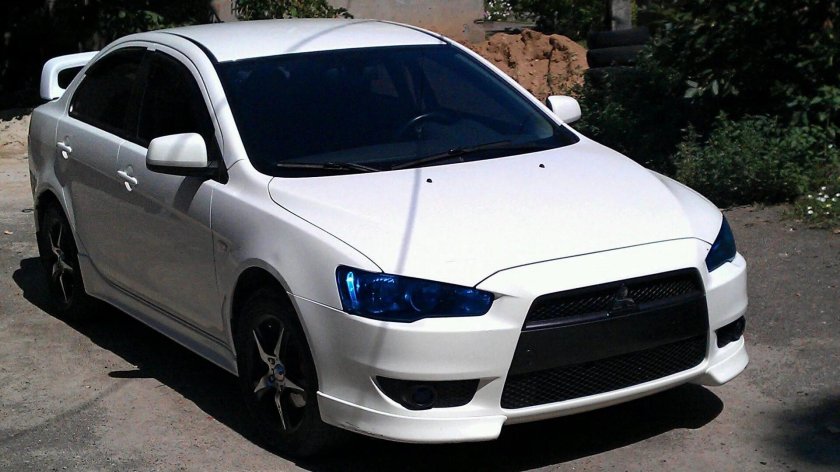 Митсубиси Лансер 10 белый