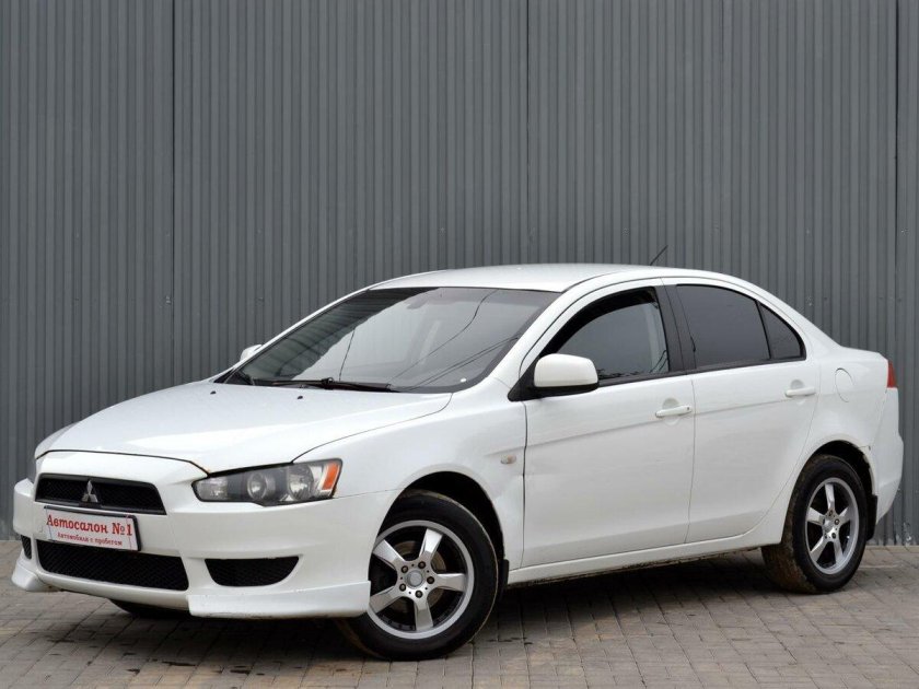 Лансер 10 Рестайлинг белый