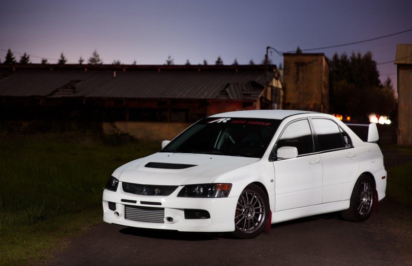 Mitsubishi Lancer Evolution 8 White