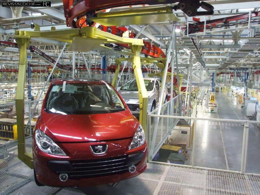 Завод Пежо во Франции