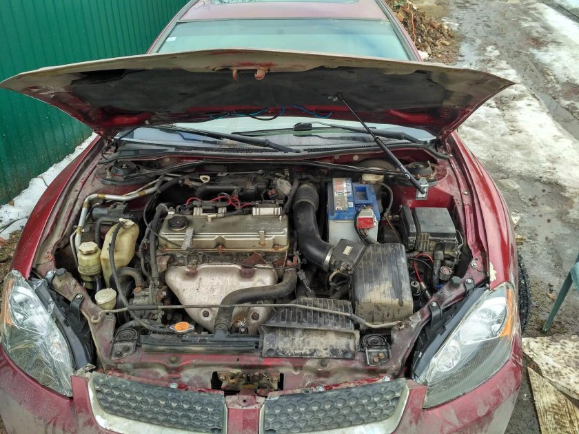 Подкапотное пространство лансер 9