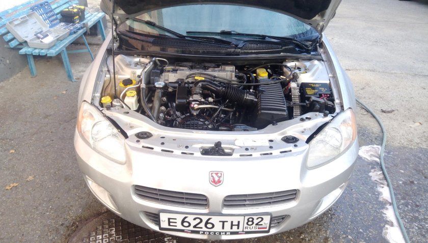 Додж стратус подкапотное пространство