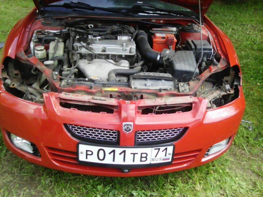 Подкапотка dodge Stratus