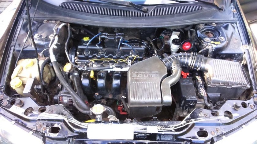 Крайслер Стратус подкапотка 2.0
