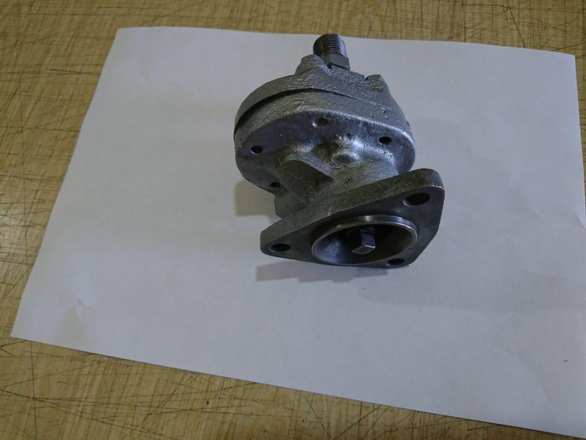 ЯАЗ 204 топливный насос