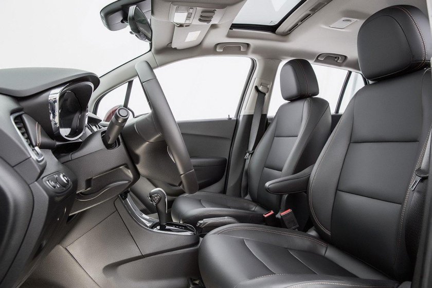Chevrolet Tracker 2017 салон