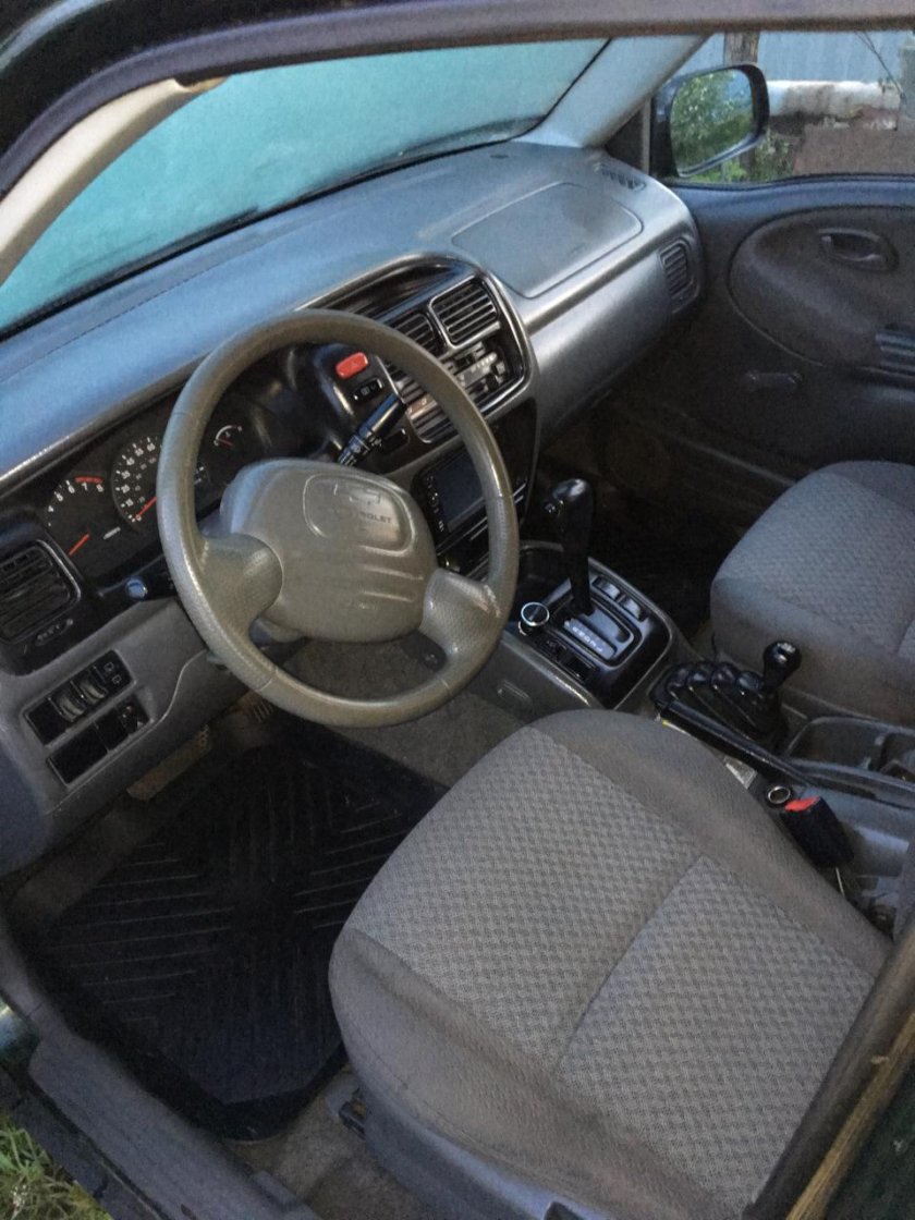 Chevrolet Tracker 2002 салон