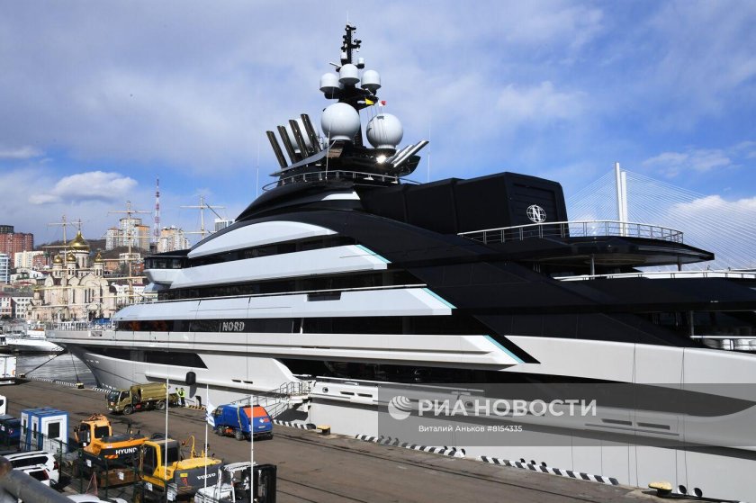 Яхта усманова во владивостоке