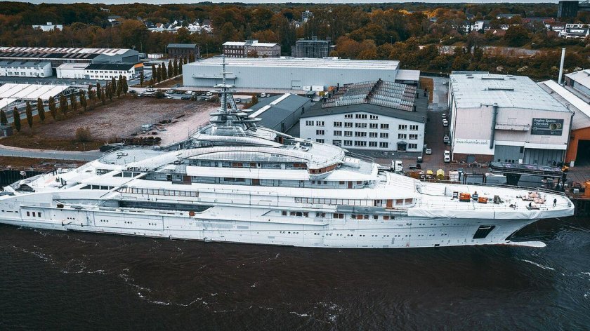 Яхта леди м Мордашов