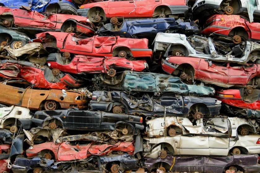 Свалка машин