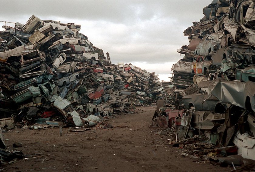 Свалка машин