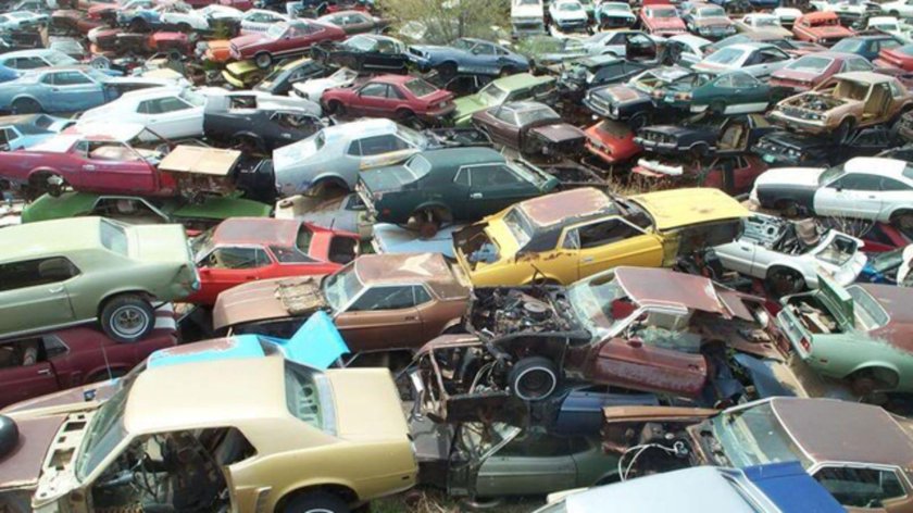 Ford Mustang на свалке