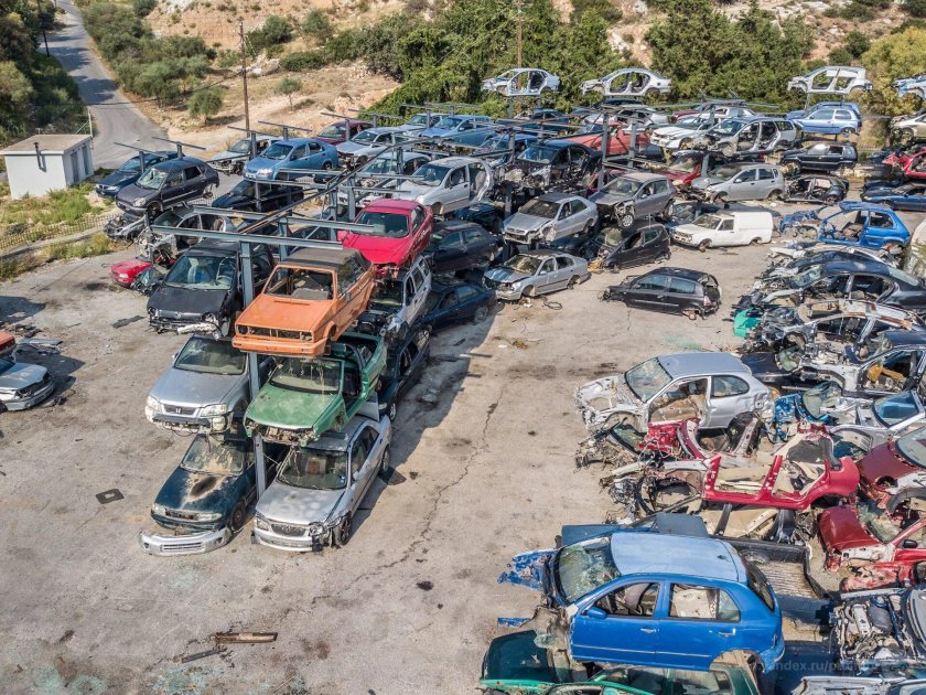 Свалка машин