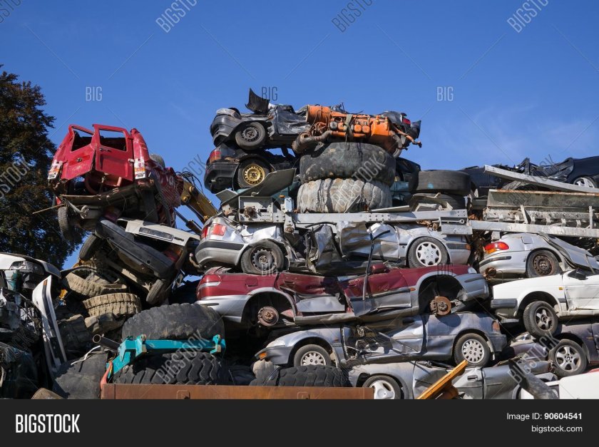 Груда металла машина