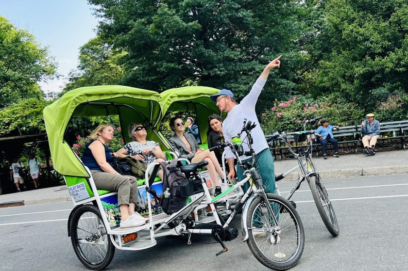 Веломобиль 4-х местный парк Горького