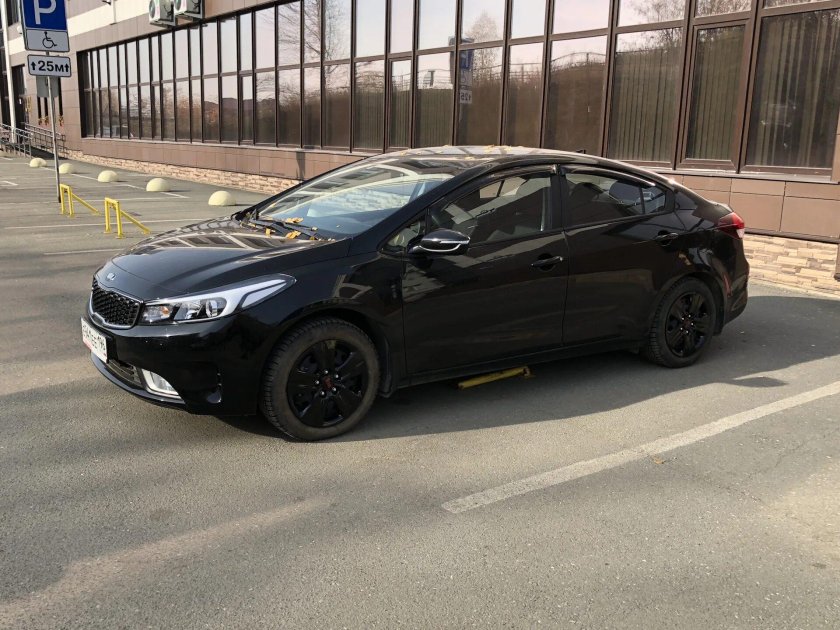 Kia Cerato 3 черная