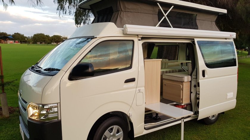 Toyota hiace camper 4wd