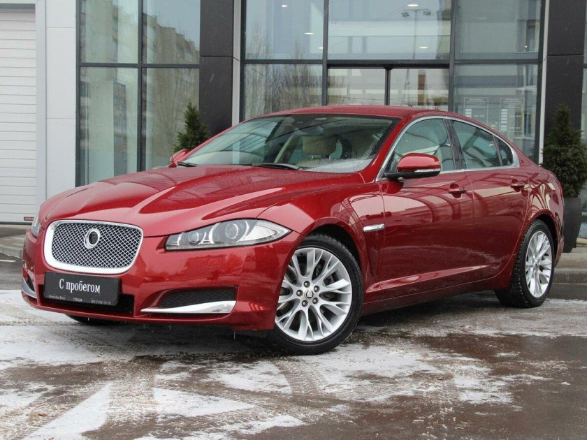 Ягуар XF красный