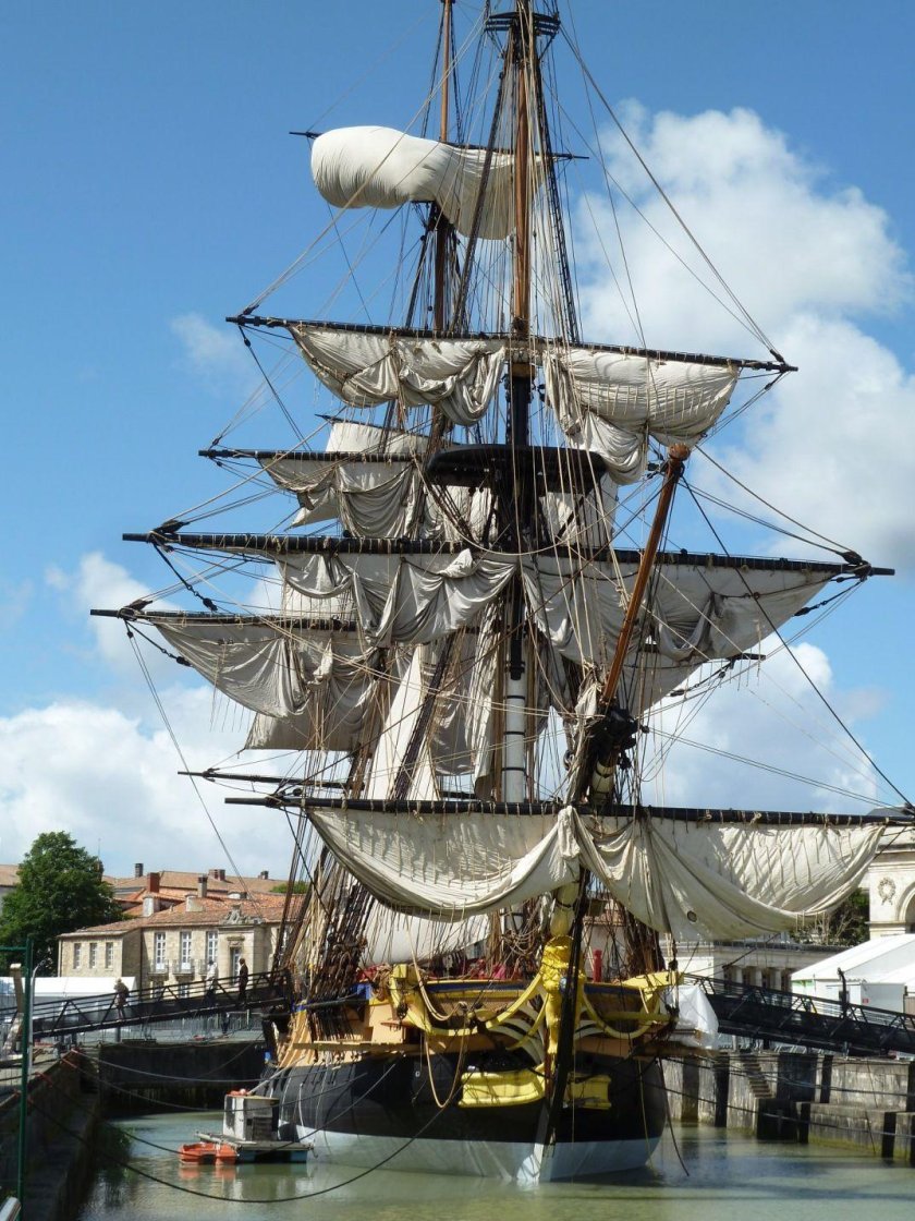 Корабль в Гавани камчакттартина