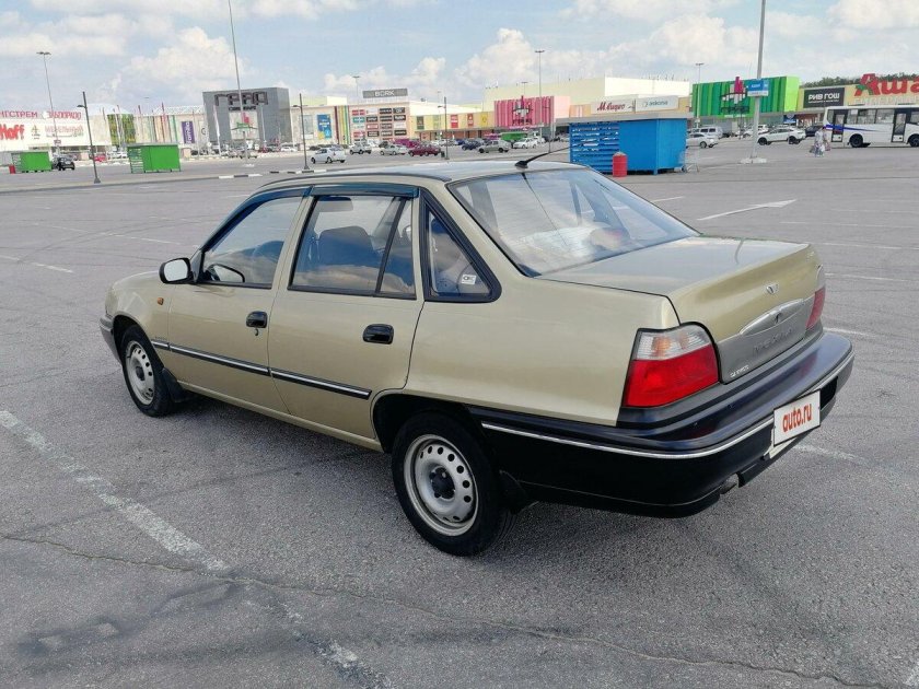 Машина Дэу Нексия