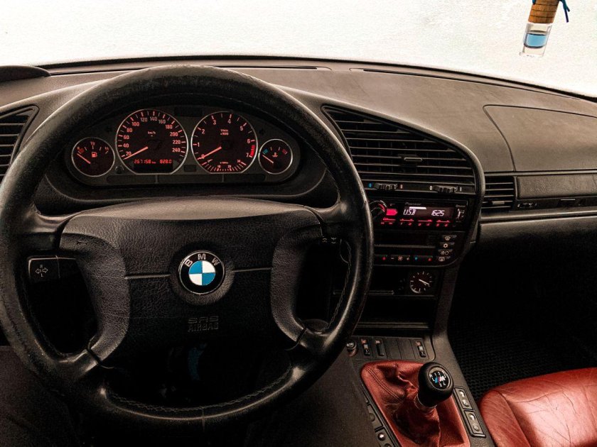 БМВ е36 салон