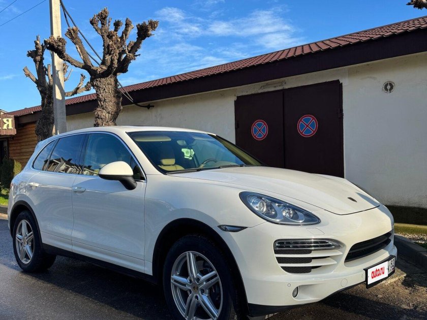 Белый порше кайен