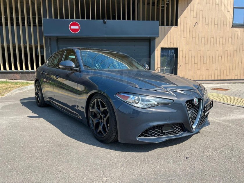 Alfa romeo giulia quadrifoglio