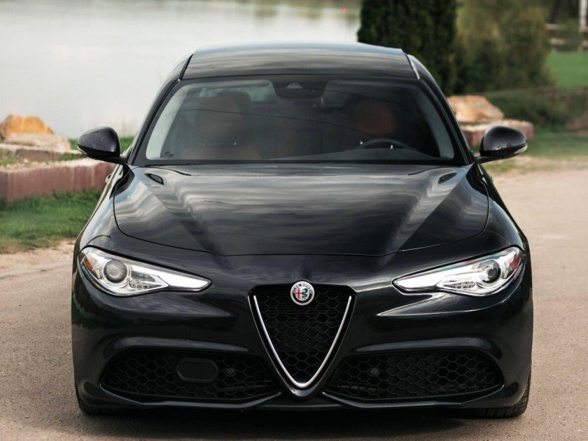 Alfa romeo giulia черная