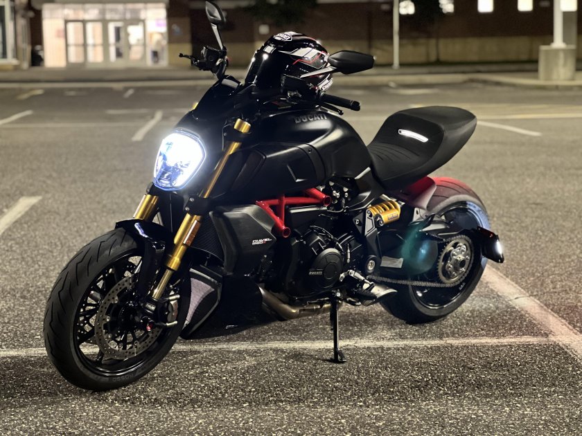 Мотоцикл ducati diavel 1260