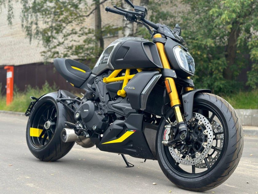 MV Agusta Dragster 800rr Pirelli