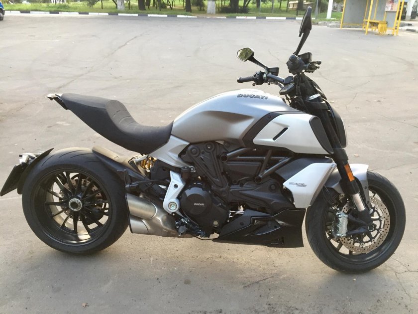 Ducati Diavel 1260 vs XDIAVEL