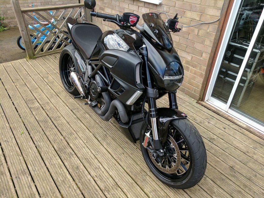 Ducati Diavel руль