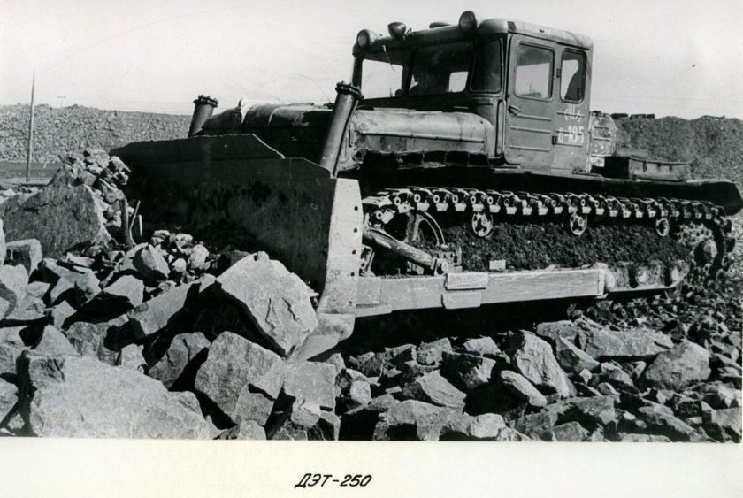 ДЭТ-250 трактор