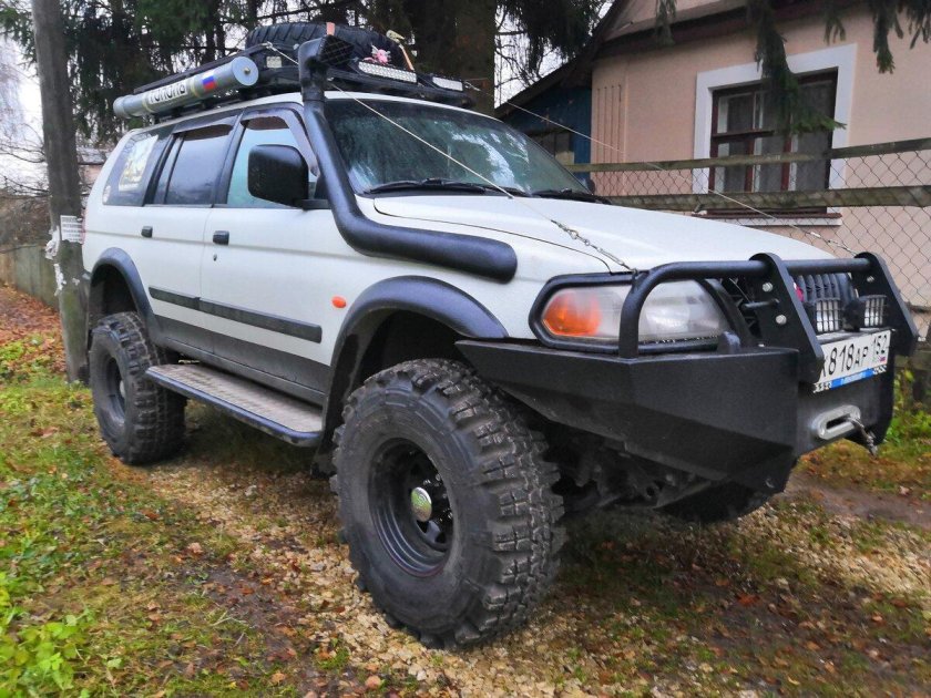 Mitsubishi Pajero Sport 1 поколения