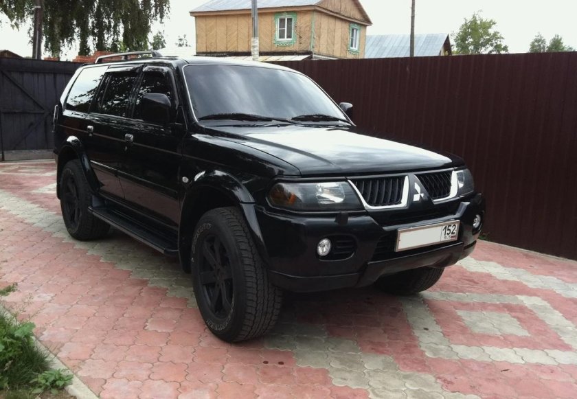 Mitsubishi Pajero Sport 1 черный тонированный