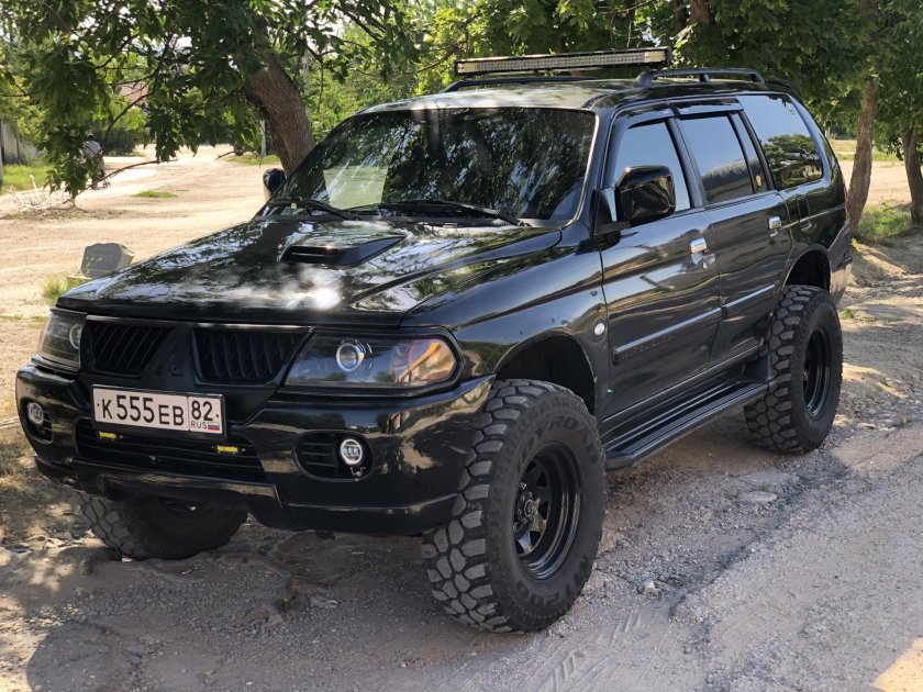 Mitsubishi Pajero Sport 1